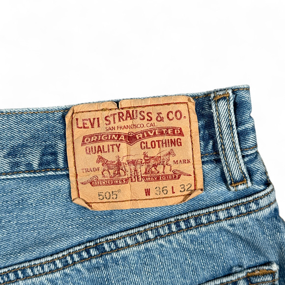 Levis 505 Jeans Mens 36x32 Blue Regular Fit Straight Leg Light Wash Denim Y2K - Picture 8 of 10